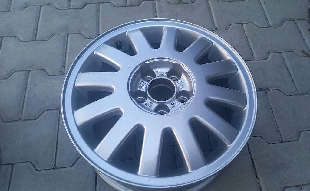 1x Alufelge 15 Zoll 6.0" 5x100 38ET Glanz Silber 8L0601025 Audi Rim Wheel