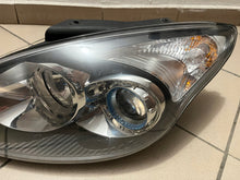 Laden Sie das Bild in den Galerie-Viewer, Frontscheinwerfer Hyundai I30 92101-2R000 Links Scheinwerfer Headlight SCH1024970128tg
