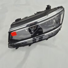 Laden Sie das Bild in den Galerie-Viewer, Frontscheinwerfer VW Tiguan 5NB941081D Full LED Links Scheinwerfer Headlight SCH5434397681ir
