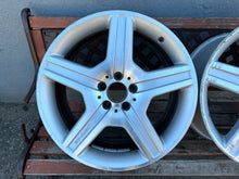 Laden Sie das Bild in den Galerie-Viewer, 1x Alufelge 19 Zoll 8.5" 5x112 43ET A2214012602 Mercedes-Benz W221 Rim Wheel FEL7981415487yl