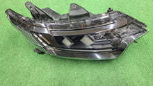 Laden Sie das Bild in den Galerie-Viewer, Frontscheinwerfer Mitsubishi Outlander III 8301D3-32 Full LED Rechts Headlight