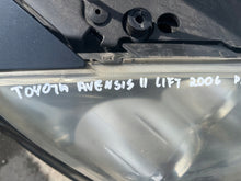Laden Sie das Bild in den Galerie-Viewer, Frontscheinwerfer Toyota Avensis Rechts Scheinwerfer Headlight SCH1088938239yo