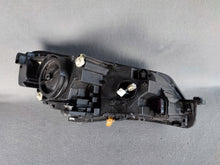 Laden Sie das Bild in den Galerie-Viewer, Frontscheinwerfer Skoda Superb III 3V1941015B Xenon Links Scheinwerfer Headlight