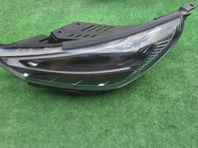 Laden Sie das Bild in den Galerie-Viewer, Frontscheinwerfer Hyundai I30 92101G4600 Full LED Ein Stück (Rechts oder Links)