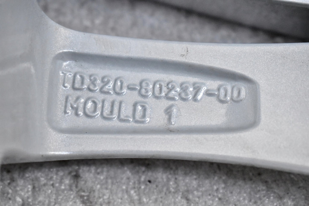 1x Alufelge 16 Zoll 6.5" 5x114.3 39ET Glanz Silber PZ474-T0675-Z Toyota Avensis