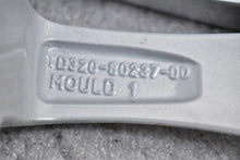 Laden Sie das Bild in den Galerie-Viewer, 1x Alufelge 16 Zoll 6.5&quot; 5x114.3 39ET Glanz Silber PZ474-T0675-Z Toyota Avensis