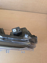 Laden Sie das Bild in den Galerie-Viewer, Frontscheinwerfer Toyota Corolla 81110-82S60 Full LED Rechts Headlight