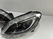 Laden Sie das Bild in den Galerie-Viewer, Frontscheinwerfer Mercedes-Benz A2468207761 Ein Satz Scheinwerfer Headlight SCH6082126066yu