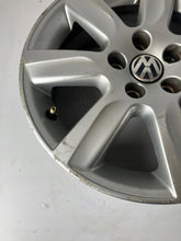 Load image into Gallery viewer, 1x Alufelge 15 Zoll 6.0&quot; 5x100 6R0601025L VW Polo Rim Wheel