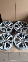 Laden Sie das Bild in den Galerie-Viewer, 4x Alufelge 17 Zoll 7.5" 5x112 45ET Glanz Silber A2074010602 Mercedes-Benz FEL5272323327ki