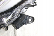 Laden Sie das Bild in den Galerie-Viewer, Frontscheinwerfer Toyota 4 IV Yaris 886283293 LED Links Scheinwerfer Headlight SCH1852109531jj
