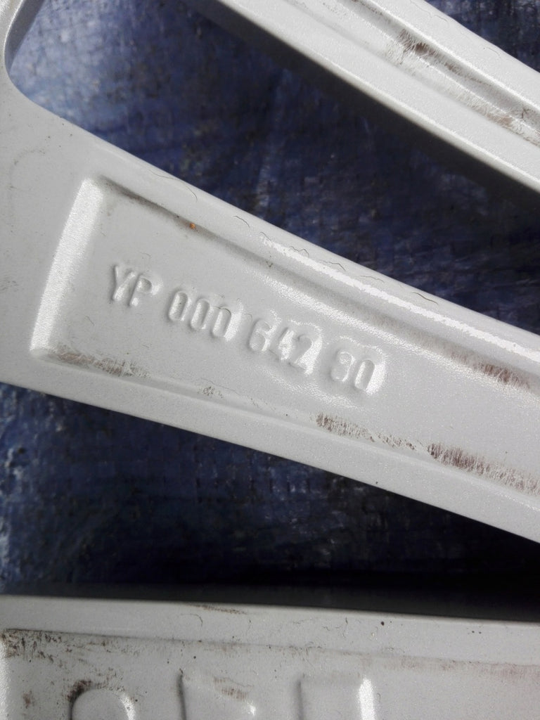 1x Alufelge 18 Zoll 7.5" 5x108 49ET Glanz Silber YP00064280 Opel Grandland X FEL6234618759ti