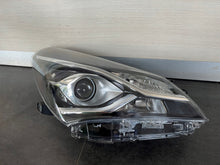 Laden Sie das Bild in den Galerie-Viewer, Frontscheinwerfer Toyota Yaris Rechts Scheinwerfer Headlight SCH4925581732zo