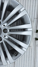 Load image into Gallery viewer, 1x Alufelge 17 Zoll 7.0&quot; 5x112 44,5ET A2064014400 Mercedes-Benz W206 Rim Wheel