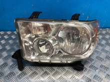 Laden Sie das Bild in den Galerie-Viewer, Frontscheinwerfer Toyota Tundra Ein Stück (Rechts oder Links) Headlight