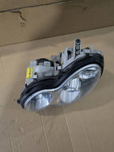 Laden Sie das Bild in den Galerie-Viewer, Frontscheinwerfer Mercedes-Benz W203 A2038203759 Links Scheinwerfer Headlight SCH1930227207wm
