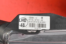 Laden Sie das Bild in den Galerie-Viewer, Frontscheinwerfer Toyota Verso 1091771-81110-0F181-00 Rechts Headlight SCH6315282705ln