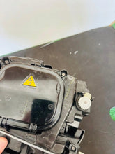 Load image into Gallery viewer, Frontscheinwerfer VW New Beetle 5CZ941031 Xenon Links Scheinwerfer Headlight SCH6109340699mp