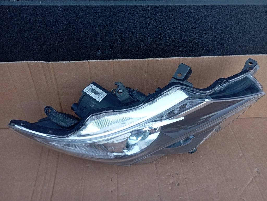 Frontscheinwerfer Toyota Auris 81110-02E21 89907726 Rechts Headlight