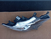 Load image into Gallery viewer, Frontscheinwerfer Toyota Auris 81110-02E21 89907726 Rechts Headlight