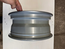 Load image into Gallery viewer, 1x Alufelge 16 Zoll 6.5" 5x114.3 50ET Glanz Silber BJD9V3810 Mazda Rim Wheel FEL8360337893vn