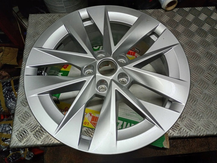 1x Alufelge 17 Zoll 46ET Silber 5E3601025 Skoda Octavia I Rim Wheel FEL7991561510dp