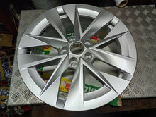 Load image into Gallery viewer, 1x Alufelge 17 Zoll 46ET Silber 5E3601025 Skoda Octavia I Rim Wheel FEL7991561510dp