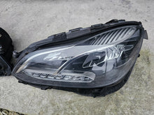 Laden Sie das Bild in den Galerie-Viewer, Frontscheinwerfer Mercedes-Benz W212 1LX011066-43 LED Rechts oder Links