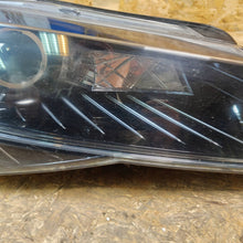 Laden Sie das Bild in den Galerie-Viewer, Frontscheinwerfer Skoda Superb 3V1941016A Xenon Rechts Scheinwerfer Headlight SCH1194427321rj