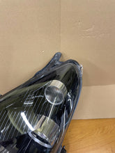 Laden Sie das Bild in den Galerie-Viewer, Frontscheinwerfer Opel Astra Xenon Links Scheinwerfer Headlight SCH1079336370qp