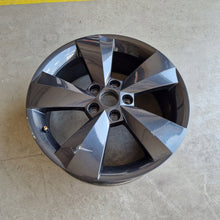 Load image into Gallery viewer, 1x Alufelge 17 Zoll 7.5&quot; 5x112 38ET Glanz Schwarz 565601025AA Skoda Rim Wheel