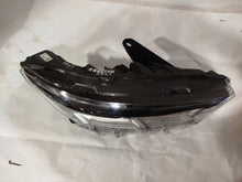Laden Sie das Bild in den Galerie-Viewer, Frontscheinwerfer Ford JJ8B-13E014-BF 442684 Rechts Scheinwerfer Headlight SCH6825144250lc