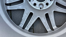 Load image into Gallery viewer, 1x Alufelge 18 Zoll 8.5" 5x112 54ET Glanz Silber A2044010704 Mercedes-Benz FEL4822349992ch