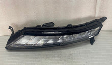 Laden Sie das Bild in den Galerie-Viewer, Frontscheinwerfer Mitsubishi Eclipse Cross 92205010 LED Links Headlight