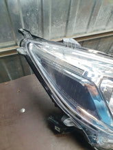 Laden Sie das Bild in den Galerie-Viewer, Frontscheinwerfer Mitsubishi Space Star Rechts Scheinwerfer Headlight