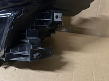 Laden Sie das Bild in den Galerie-Viewer, Frontscheinwerfer Mazda III B0L5-67890 Links Scheinwerfer Headlight