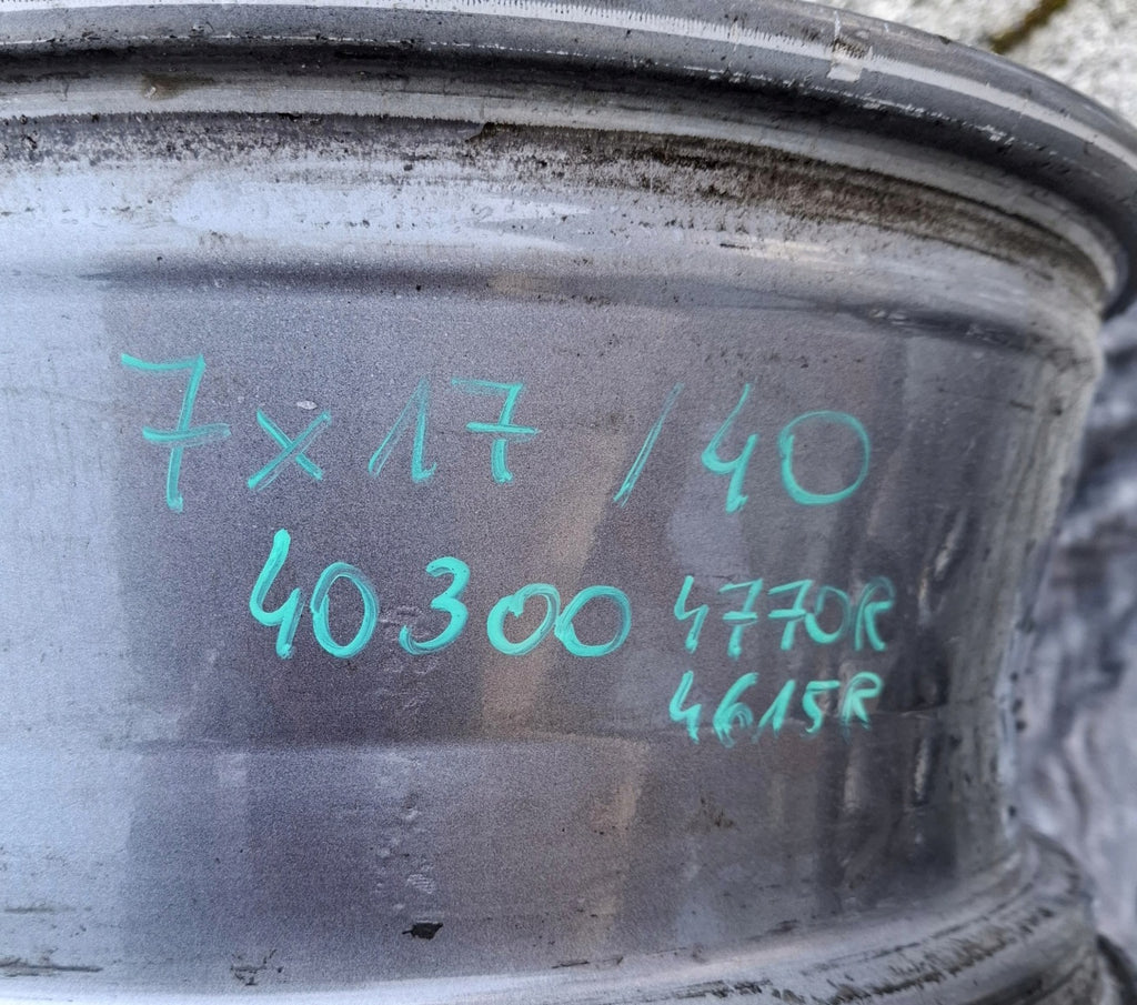 1x Alufelge 17 Zoll 7.0" 5x114.3 40ET Glanz Silber 403004615R 403004770R Mg FEL4730103727um