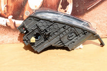 Laden Sie das Bild in den Galerie-Viewer, Frontscheinwerfer Skoda Yeti 5L1941016C Xenon Rechts Scheinwerfer Headlight