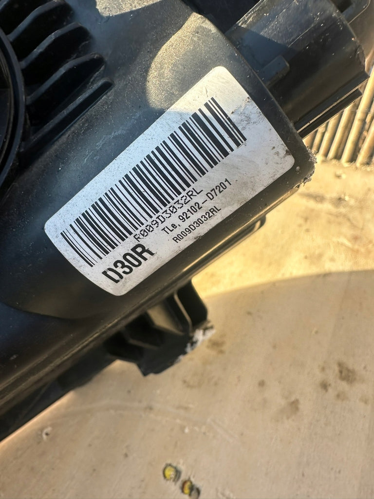 Frontscheinwerfer Hyundai Tucson 92102-D7201 Ein Stück (Rechts oder Links) SCH7426146023hs