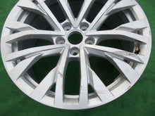 Load image into Gallery viewer, 1x Alufelge 18 Zoll 8.0&quot; 5x112 25ET Glanz Silber 760601025H VW Touareg Rim Wheel