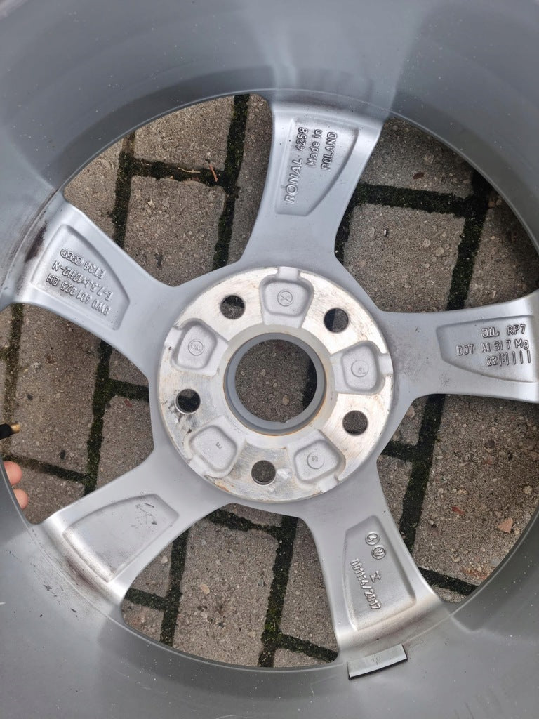 1x Alufelge 17 Zoll 7.5" 5x112 38ET Glanz Silber 8W0601025 Audi B9 Rim Wheel FEL4581604049zp