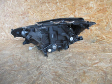 Laden Sie das Bild in den Galerie-Viewer, Frontscheinwerfer Toyota V 7444NAWY21W 744421W LED Ein Stück (Rechts oder Links)