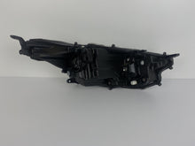 Laden Sie das Bild in den Galerie-Viewer, Frontscheinwerfer Toyota Yaris 81170-K0010 LED Links Scheinwerfer Headlight SCH1507864146wf