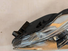 Laden Sie das Bild in den Galerie-Viewer, Frontscheinwerfer Toyota Prius Plus CCI2286 Links Scheinwerfer Headlight SCH1913196957tp