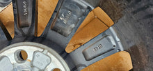 Laden Sie das Bild in den Galerie-Viewer, 1x Alufelge 17 Zoll 7.5" 5x114.3 40ET Glanz Schwarz 42611-02R30 Toyota Corolla FEL9438338219cy