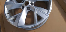 Laden Sie das Bild in den Galerie-Viewer, 1x Alufelge 19 Zoll 7.0" 5x112 43ET Glanz Silber 565601025F Skoda Kodiaq FEL8672874174je