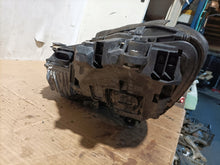 Laden Sie das Bild in den Galerie-Viewer, Frontscheinwerfer Ford W222 Rechts Scheinwerfer Headlight
