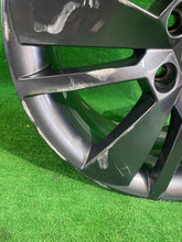 Laden Sie das Bild in den Galerie-Viewer, 1x Alufelge 18 Zoll 8.0&quot; 5x112 44ET 3V0601025F Audi 44 Superb Iii Rim Wheel