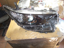 Load image into Gallery viewer, Frontscheinwerfer Toyota Auris 90070909 81110-022K30 Rechts oder Links SCH2705409086tn