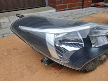 Load image into Gallery viewer, Frontscheinwerfer Toyota Yaris Ein Satz Scheinwerfer Headlight SCH1012069299qq